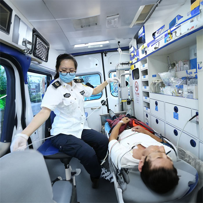 重庆私人救护车租车联系电话
