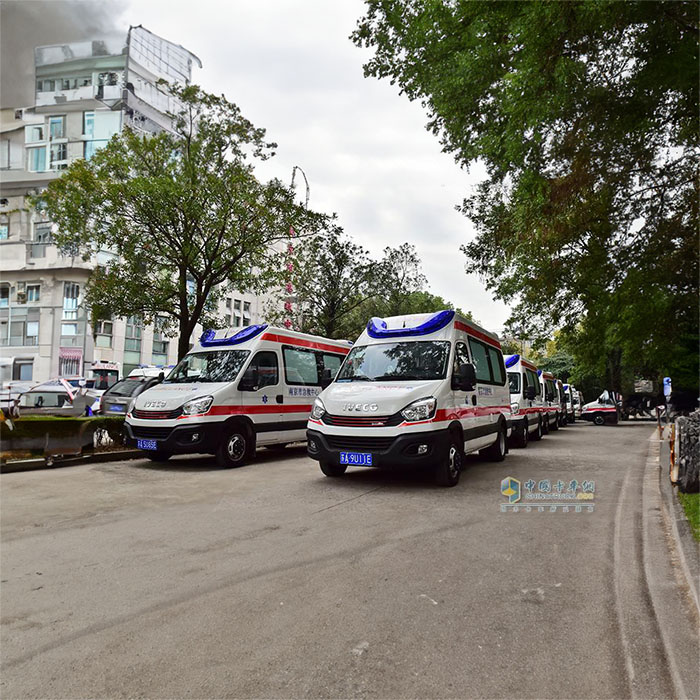 重庆私人救护车出租联系电话