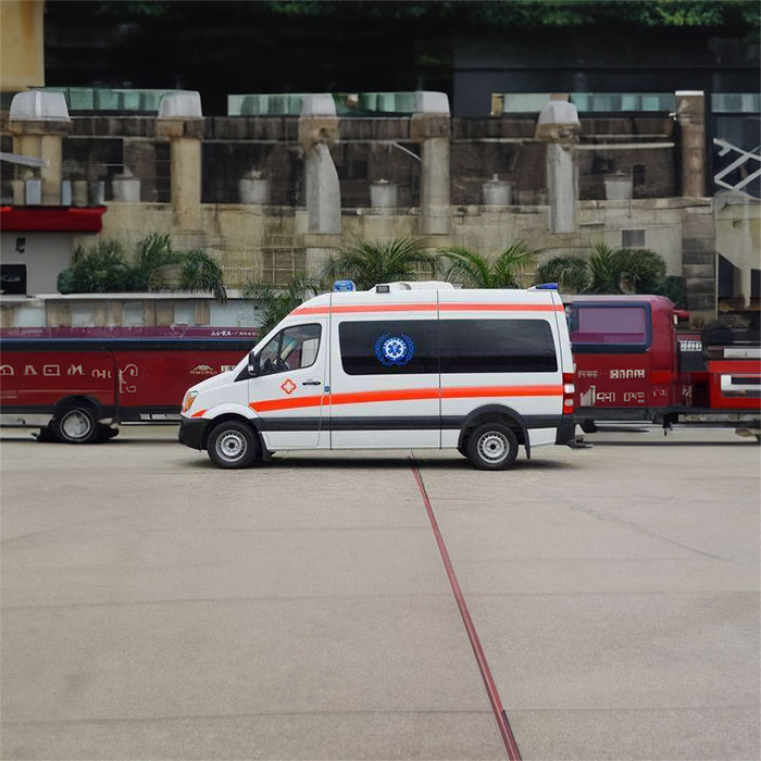 重庆私人救护车租车联系电话