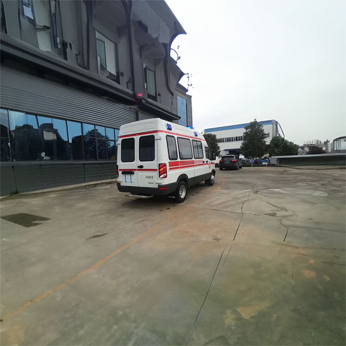 重庆私人救护车租赁费用