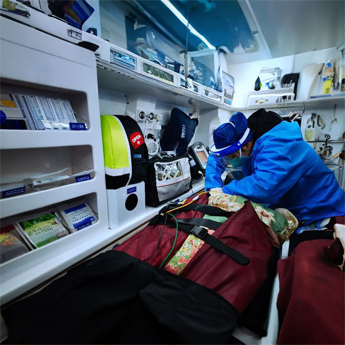 重庆私人救护车出租联系电话