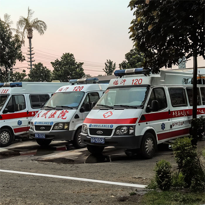 重庆私人救护车租车电话号码