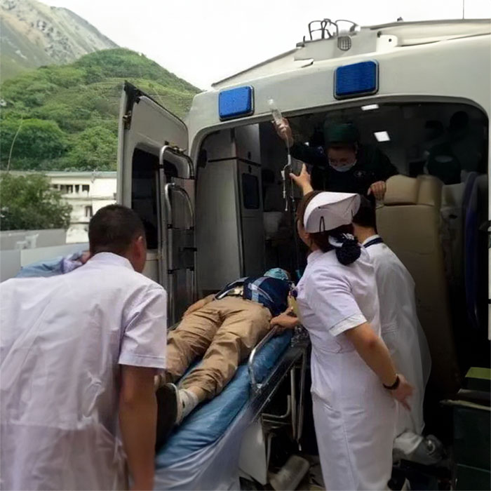 重庆出租私人救护车联系方式