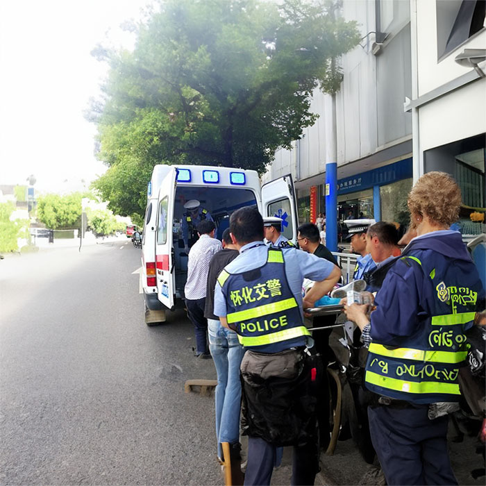 重庆私人救护车租车联系电话