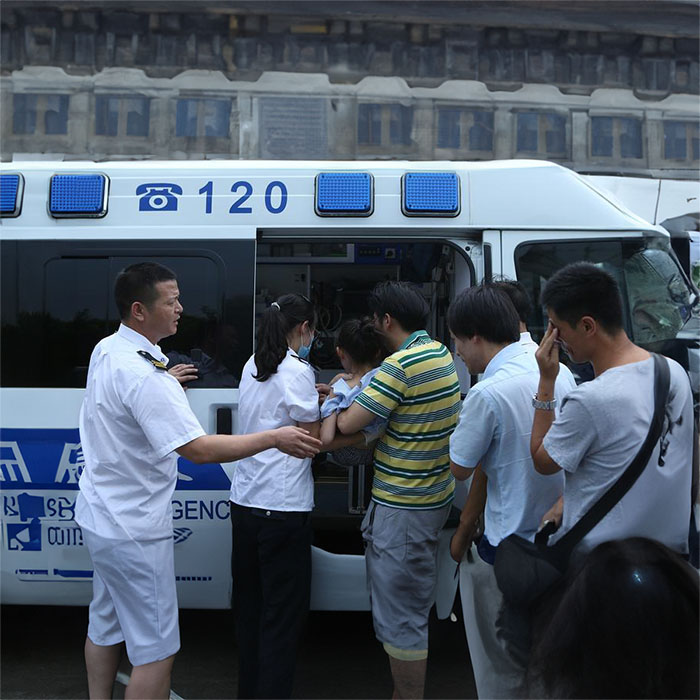 重庆出租私人救护车电话号码