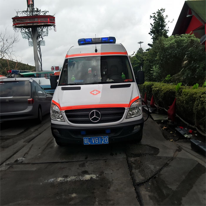 重庆私人救护车租赁联系电话