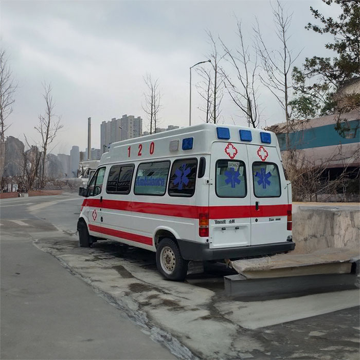 重庆私人救护车租赁收费