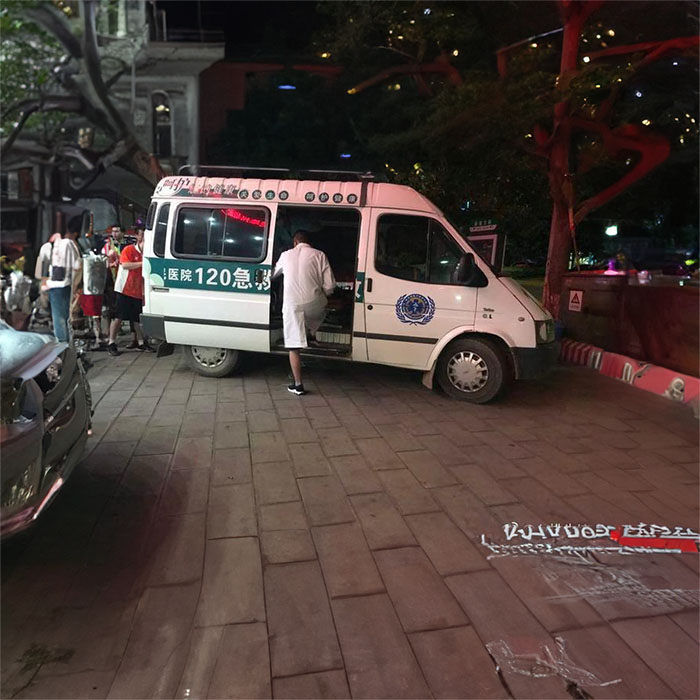 重庆私人救护车租赁联系方式