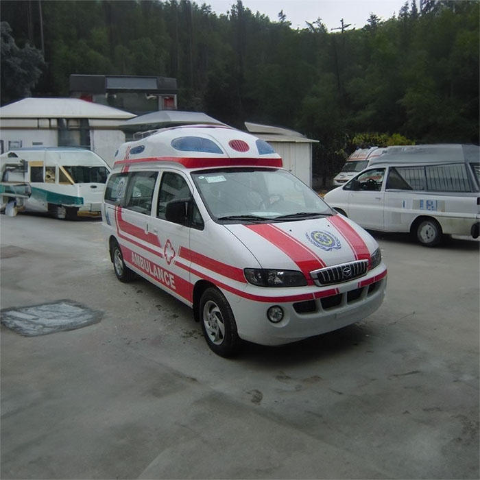 重庆秀山区租赁私家救护车到重庆陆医大学附属医院救护车出租一次多少钱