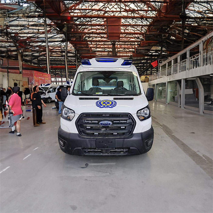 重庆市万盛区预约私人救护车租赁到重庆陆医大学附属医院正规救护车出租哪个公司好