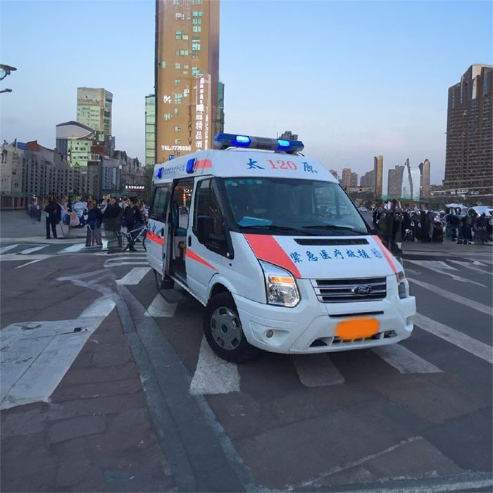 重庆江津租私人救护车到重庆市肿瘤医院救护车出租收费多少