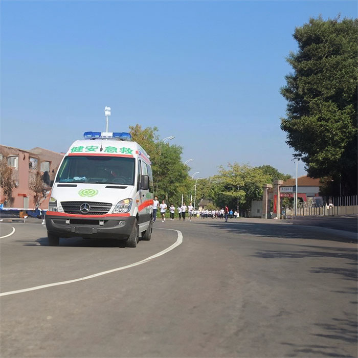 重庆城口租救护车到重庆市中医院医院救护车叫一次多少钱 出租公司