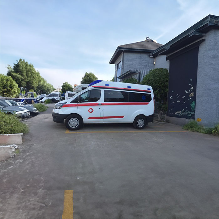 重庆市涪陵区租赁正规救护车到重庆医科大学附属口腔医院救护车出租一般多少钱一辆