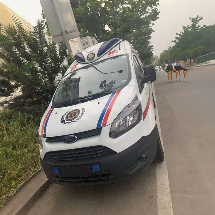 重庆市铜梁区出租急救车护送到辽阳市中心医院私人救护车出租哪里找