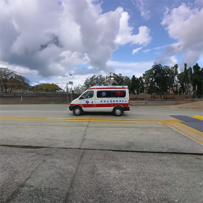 重庆市秀山租私家救护车转院到重庆三峡中心医院御安分院救护车出租收费多少钱