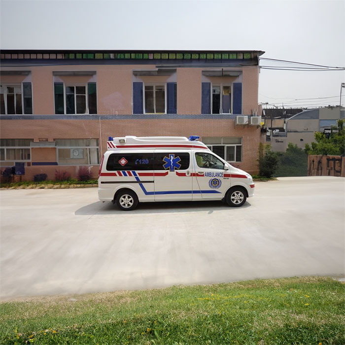 重庆市潼南租私人救护车转院到重庆陆医大学第二附属医院私人救护车出租哪里找