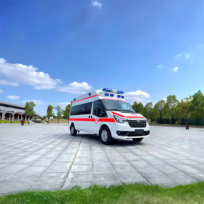 重庆城口区租用私人救护车护送到乌鲁木齐市一零四团医院救护车出租怎么样